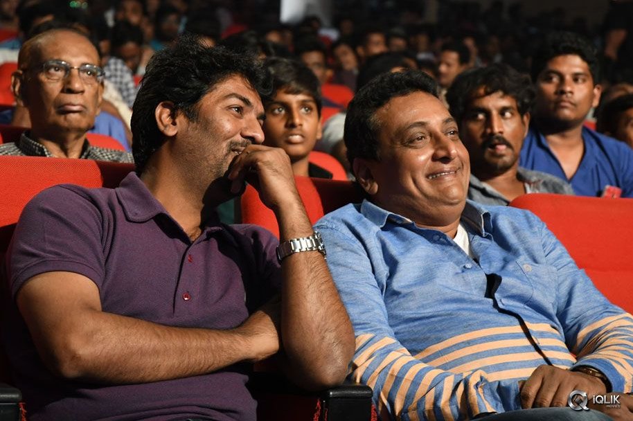 Aatadukundam-Raa-Movie-Audio-Function